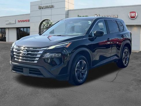 Used 2025 Nissan Rogue SV FWD image 3