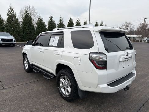 Used 2018 Toyota 4Runner SR5 Premium image 3