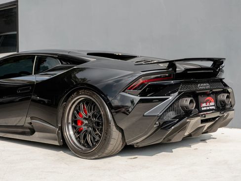 Used 2024 Lamborghini Huracan Tecnica image 21