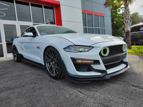Used 2018 Ford Mustang GT Premium w/ GT Performance Package RWD image 3