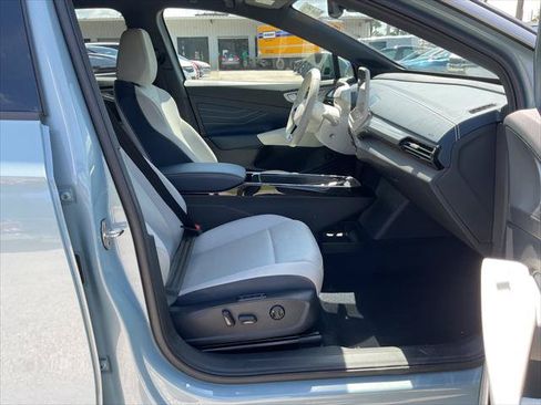 Used 2023 Volkswagen ID.4 Pro S Plus RWD image 23