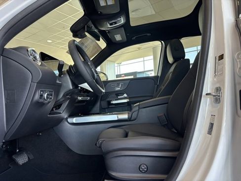 New 2026 Mercedes-Benz GLB 250 4MATIC image 17