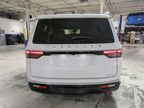 Used 2024 Jeep Wagoneer Series II AWD/4WD image 4