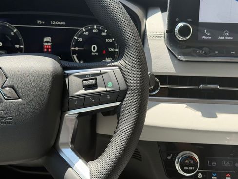 New 2025 Mitsubishi Outlander SEL image 11