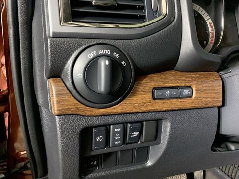 Used 2018 Nissan Titan Platinum Reserve w/ Platinum Utility Package image 16