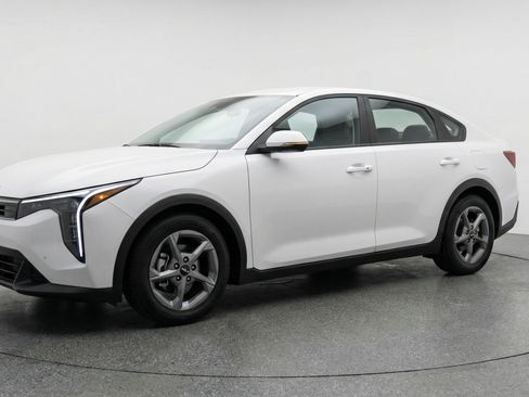 Used 2025 Kia K4 LXS image 3
