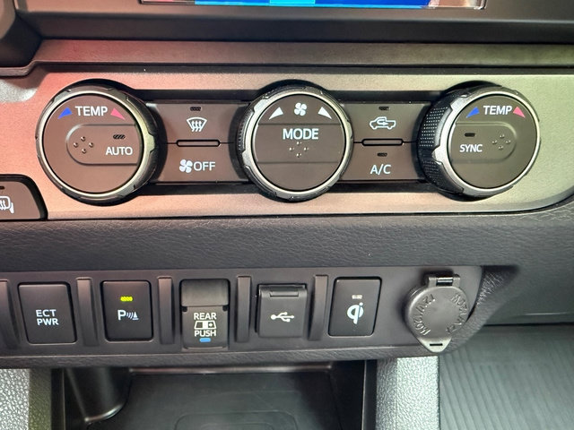 Used 2023 Toyota Tacoma TRD Off-Road w/ Technology Package AWD/4WD image 21