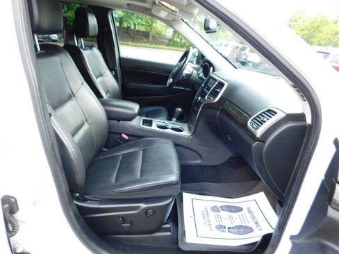 Used 2013 Jeep Grand Cherokee Laredo AWD/4WD image 27