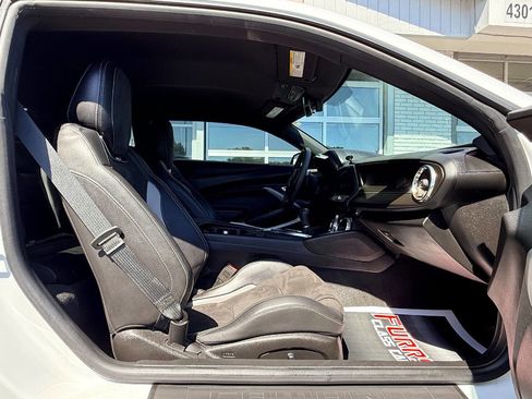 Used 2019 Chevrolet Camaro SS RWD image 31