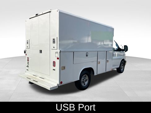 Used 2023 GMC Savana 3500 w/ Power Convenience Package image 5