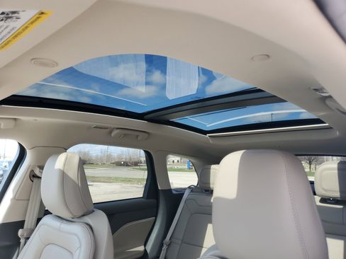 Used 2023 Lincoln Corsair Reserve w/ Equipment Group 201A image 11