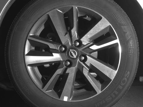 Used 2025 Nissan Versa SV FWD image 12