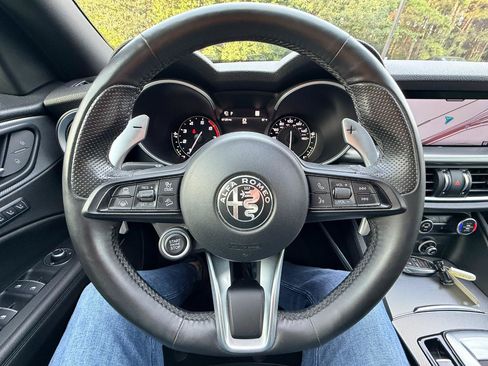 Used 2022 Alfa Romeo Stelvio Veloce AWD/4WD image 17