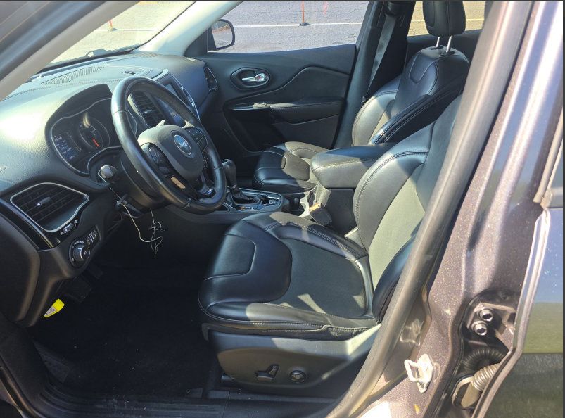 Used 2019 Jeep Cherokee Latitude Plus FWD image 5