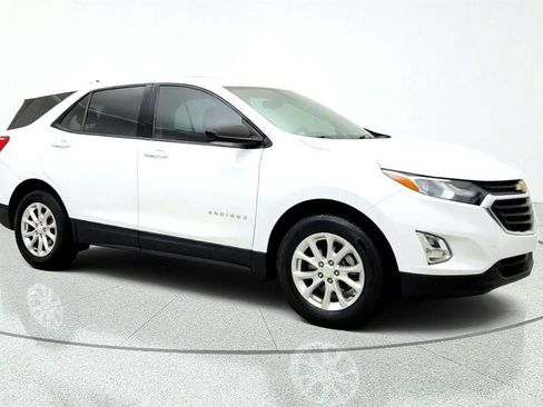 Used 2019 Chevrolet Equinox LS FWD image 3