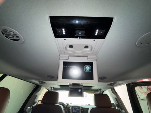 Used 2020 Chevrolet Suburban Premier w/ Premier Plus Edition AWD/4WD image 34