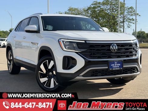 Used 2025 Volkswagen Atlas Cross Sport SE image 2