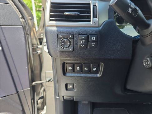 Used 2021 Lexus GX 460 Luxury w/ Accessory Package AWD/4WD image 33