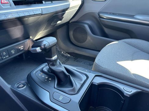 Used 2025 Kia K4 LXS image 40