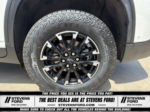 Used 2025 Chevrolet Traverse Z71 w/ Enhanced Driving Package AWD/4WD image 13