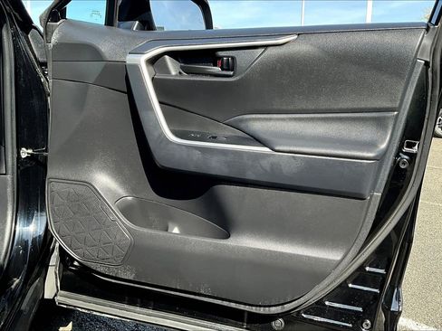 Used 2025 Toyota RAV4 LE image 22