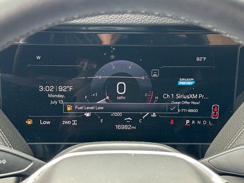 Used 2025 GMC Yukon Denali AWD/4WD image 27