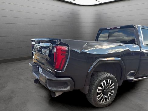 Used 2024 GMC Sierra 3500 Denali Ultimate AWD/4WD image 4