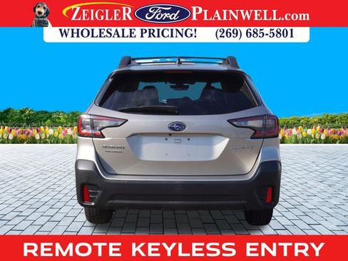 Used 2020 Subaru Outback Premium image 4