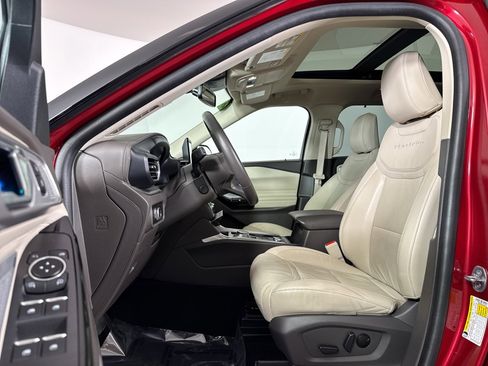 Used 2023 Ford Explorer Platinum w/ Technology Package image 6