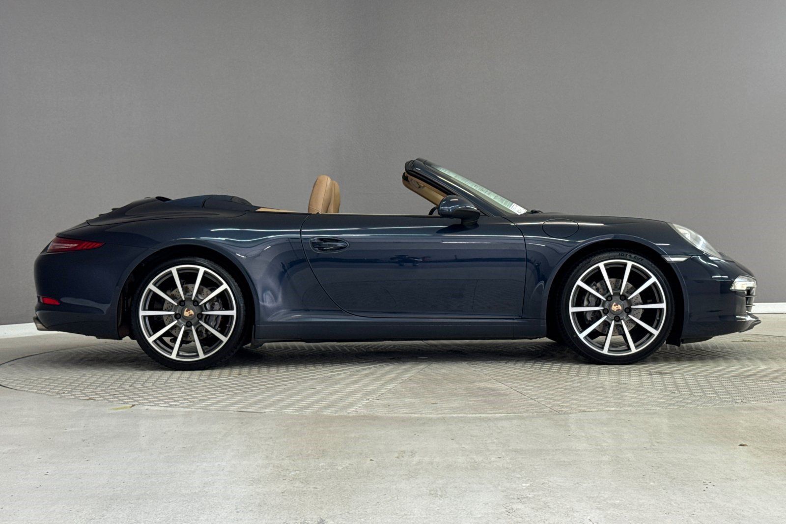 Used 2015 Porsche 911 Carrera RWD image 8