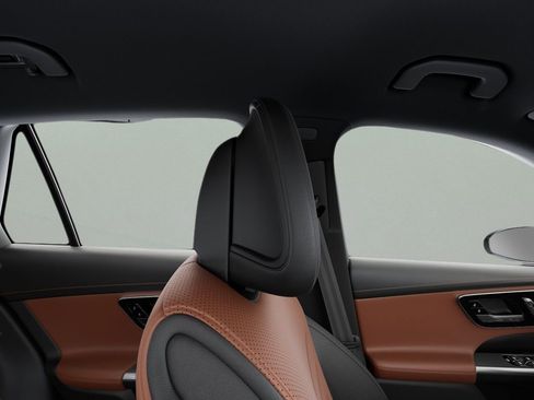 Used 2025 Mercedes-Benz GLC 300 image 43