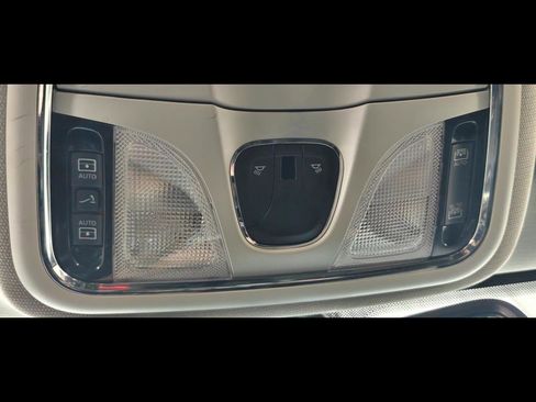 Used 2020 Jeep Cherokee Trailhawk AWD/4WD image 10