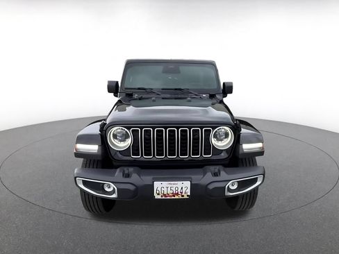 Used 2025 Jeep Wrangler Unlimited Sahara AWD/4WD image 5