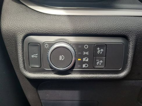 Used 2021 Ford Explorer XLT w/ Equipment Group 202A RWD image 29