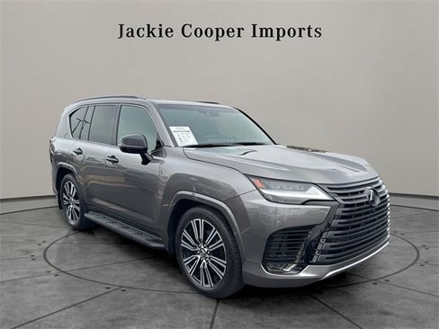 Used 2024 Lexus LX 600 4WD w/ Appearance Package image 7