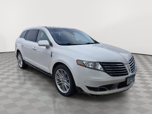 Used 2018 Lincoln MKT AWD w/ Technology Package image 2