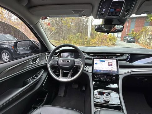 Used 2023 Jeep Grand Cherokee 4WD 4xe image 27