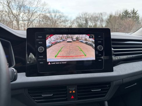 Used 2025 Volkswagen Jetta SE image 23