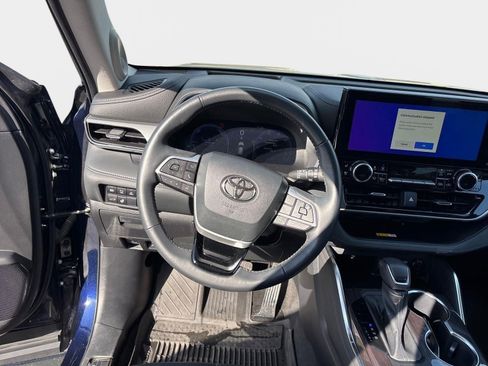 Used 2023 Toyota Highlander Platinum image 14