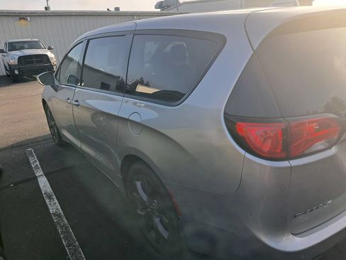 Used 2018 Chrysler Pacifica Touring Plus w/ S Appearance Package FWD image 8