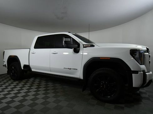 Used 2025 GMC Sierra 2500 AT4 w/ AT4 Premium Plus Package image 9