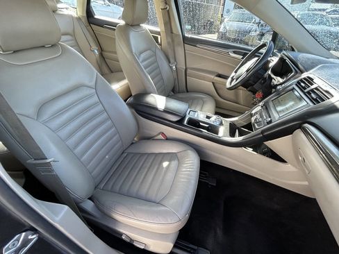 Used 2017 Ford Fusion SE w/ Fusion SE Technology Package image 31