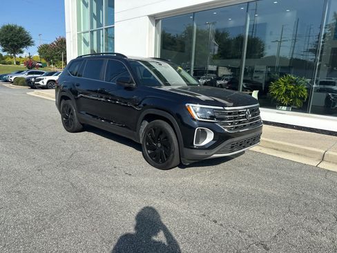 Certified 2024 Volkswagen Atlas SE w/ Panoramic Sunroof Package FWD image 2