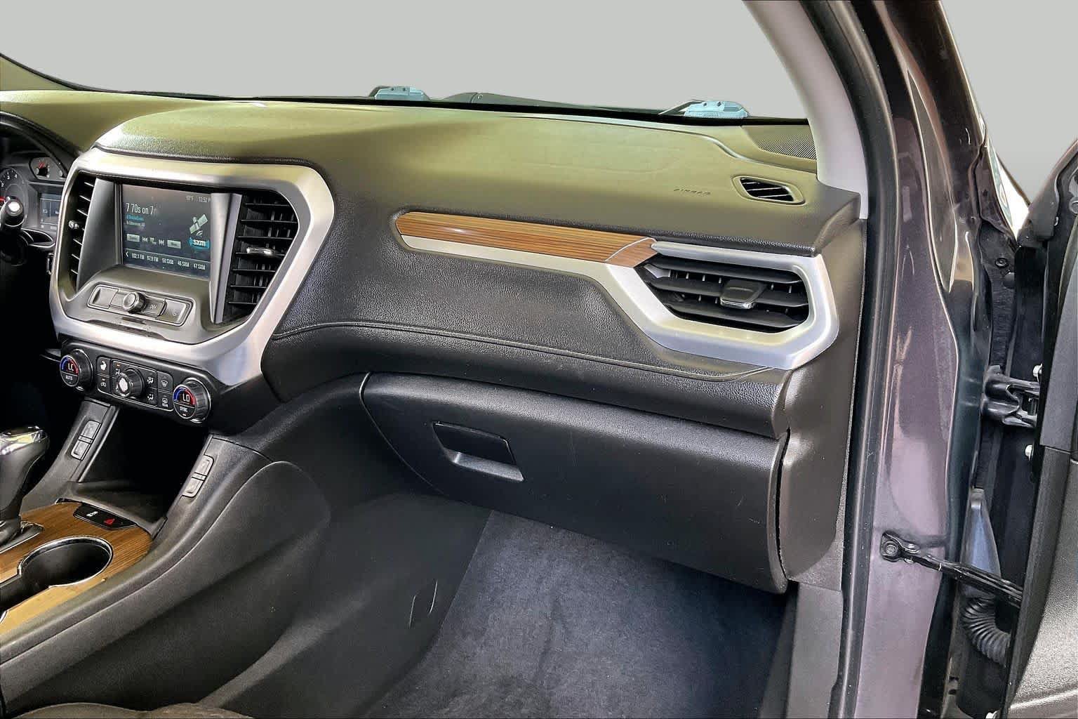 Used 2017 GMC Acadia SLE FWD image 16