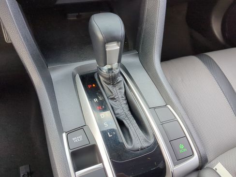 Used 2018 Honda Civic Touring image 28