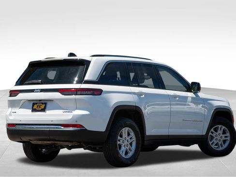 Used 2023 Jeep Grand Cherokee Laredo AWD/4WD image 8