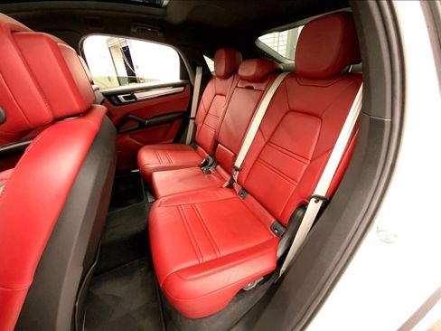 Used 2022 Porsche Cayenne Coupe image 23