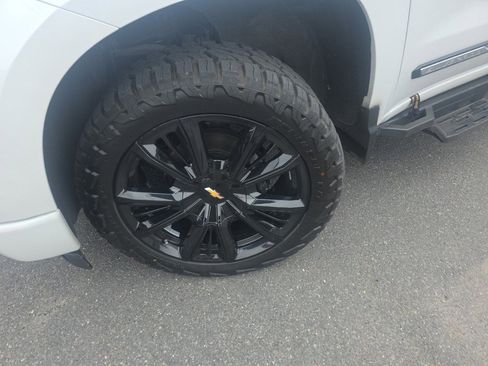 Used 2023 Chevrolet Silverado 1500 High Country w/ High Country Premium Package AWD/4WD image 2