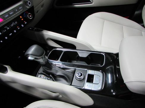 Used 2024 Kia Telluride S w/ S Sunroof Package FWD image 32