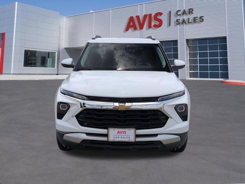 Used 2025 Chevrolet TrailBlazer LT AWD/4WD image 2